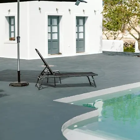 3-room Family With Massive Pool, Location, Seconds From Cliff! Semesterbostad