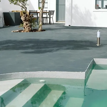 3-room Family With Massive Pool, Location, Seconds From Cliff! Semesterbostad