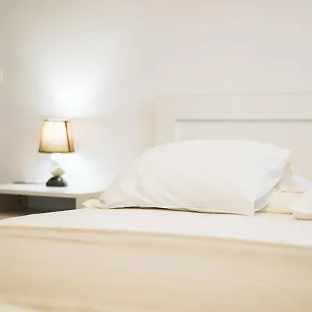Semesterbostad 3-room Family With Massive Pool, Location, Seconds From Cliff! *