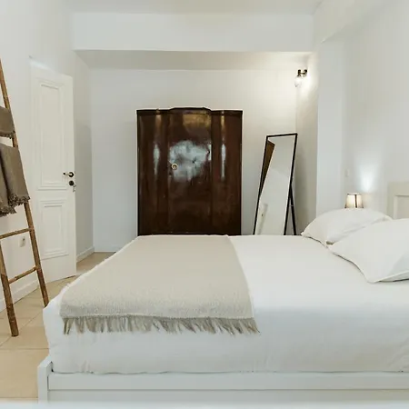 3-room Family With Massive Pool, Location, Seconds From Cliff!