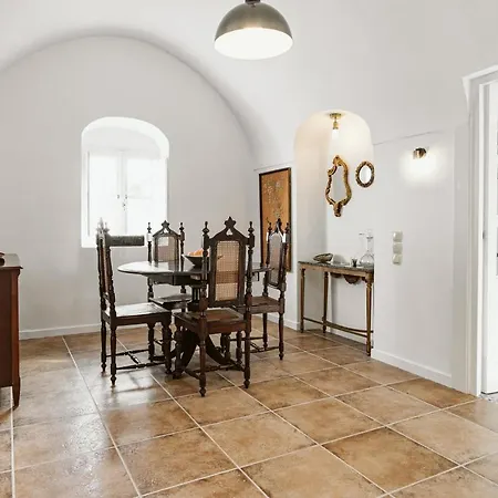 Semesterbostad 3-room Family With Massive Pool, Location, Seconds From Cliff! *